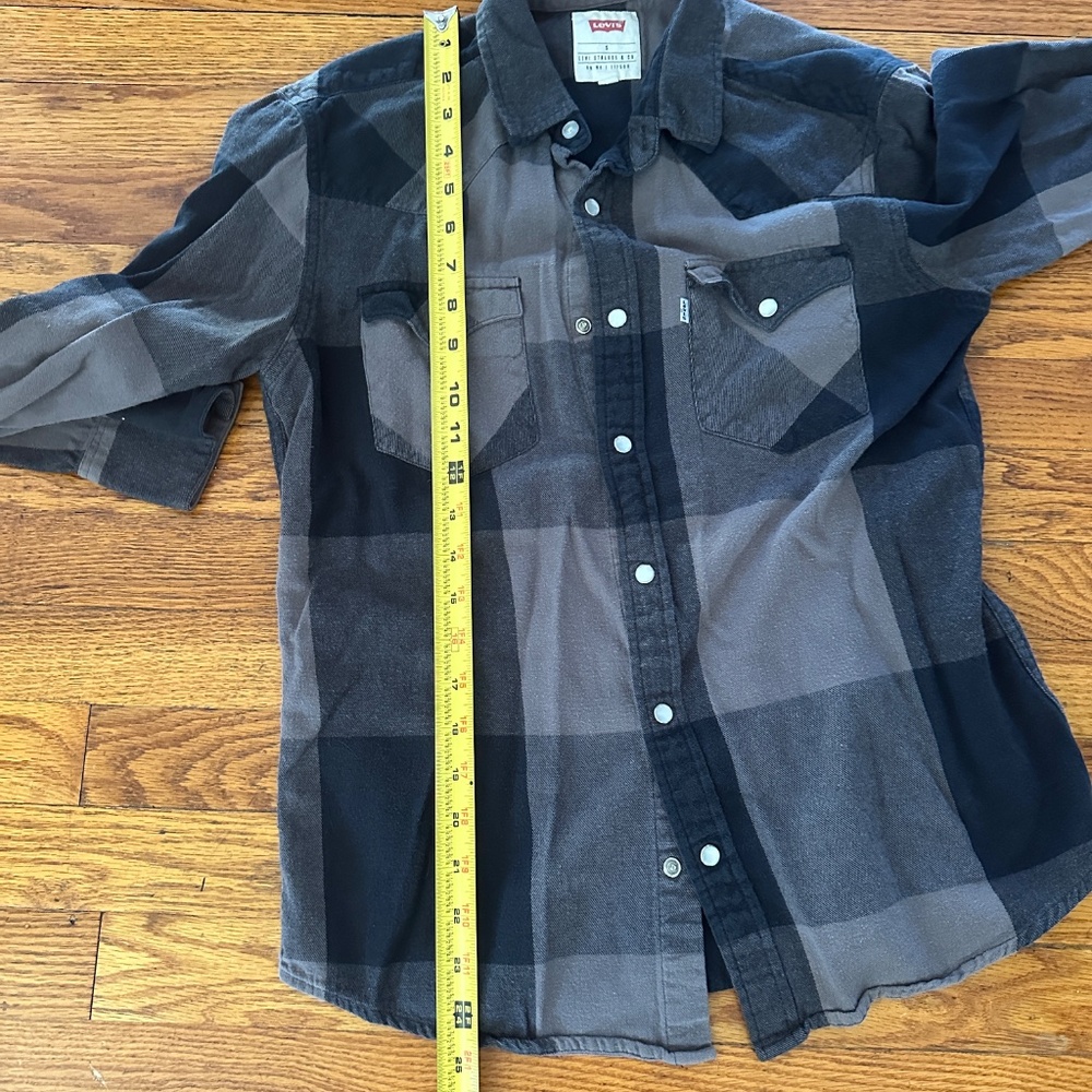 Lot of two Levi's Women's Pearl Snap Western Flannel Shirts, Small - Picture 2 of 7